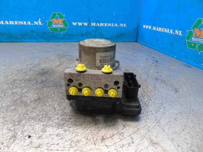 Begagnade ABS-pump Nissan Juke (F15) 1.6 16V Pris € 157,50 Marginaltabell erbjuds av Maresia Auto Recycling B.V.