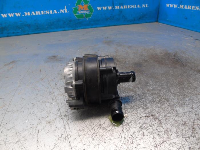 Begagnade Extra vattenpump Renault Express 1.5 dCi 95 Pris € 78,75 Marginaltabell erbjuds av Maresia Auto Recycling B.V.