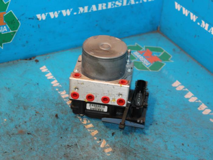 Used ABS pump Toyota Aygo (B10) 1.0 12V VVT-i Price € 36,75 Margin scheme offered by Maresia Auto Recycling B.V.