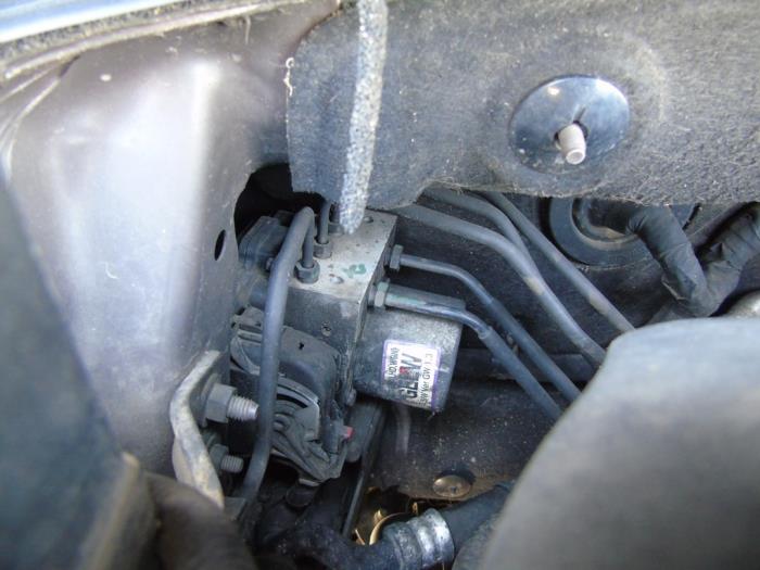 Used ABS pump Hyundai i30 Wagon (GDHF5) 1.6 CRDi 16V VGT Price € 157,50 Margin scheme offered by Maresia Auto Recycling B.V.
