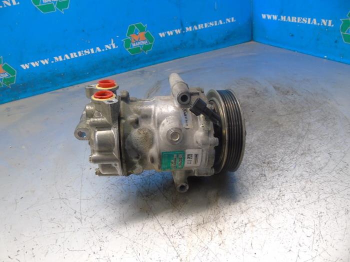 Usagé Pompe clim Ford Transit 2.2 TDCi 16V Prix € 73,50 Règlement à la marge proposé par Maresia Auto Recycling B.V.