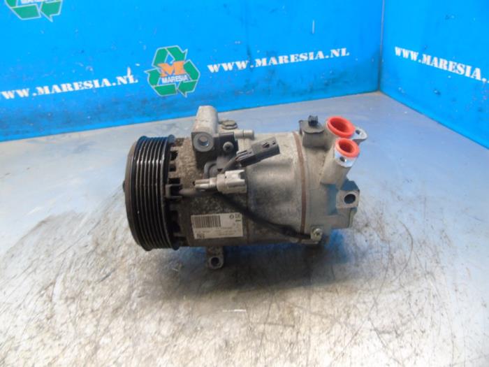 Usagé Compresseur de clim Renault Clio IV (5R) 0.9 Energy TCE 90 12V Prix € 78,75 Règlement à la marge proposé par Maresia Auto Recycling B.V.