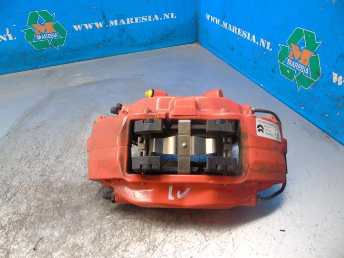 Gebrauchte Bremszange links vorne NIO ET7 75/100 kWh Preis € 315,00 Margenregelung angeboten von Maresia Auto Recycling B.V.