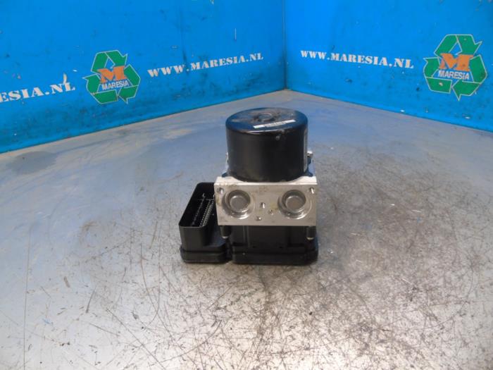 Used ABS pump Volvo V40 (MV) 1.6 D2 Price € 99,75 Margin scheme offered by Maresia Auto Recycling B.V.