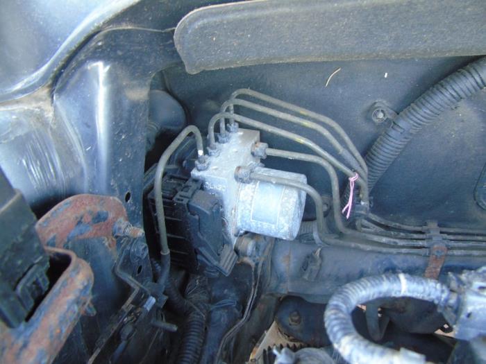 Used ABS pump Kia Rio III (UB) 1.1 CRDi VGT 12V Price € 105,00 Margin scheme offered by Maresia Auto Recycling B.V.
