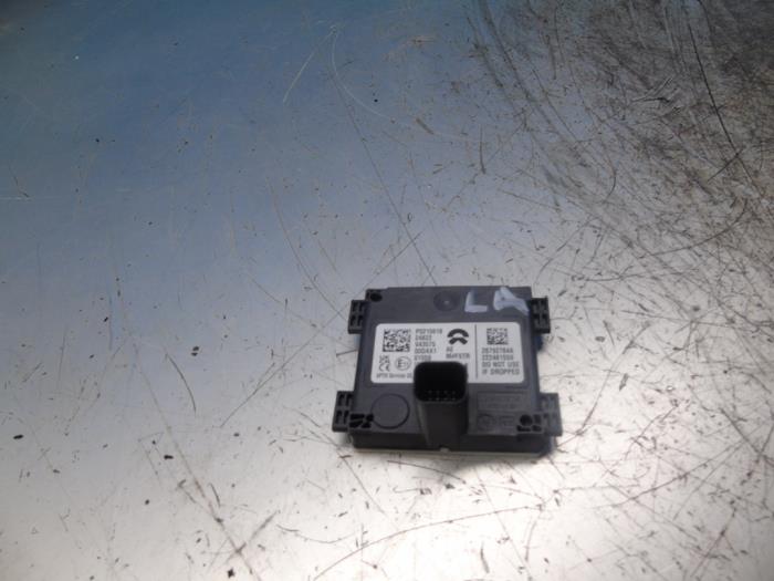 Begagnade Dödvinkelsensor NIO ET7 75/100 kWh Pris € 236,25 Marginaltabell erbjuds av Maresia Auto Recycling B.V.