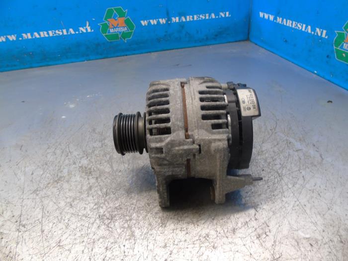 Begagnade Dynamo Volkswagen Caddy III (2KA,2KH,2CA,2CH) 1.9 TDI Pris € 78,75 Marginaltabell erbjuds av Maresia Auto Recycling B.V.