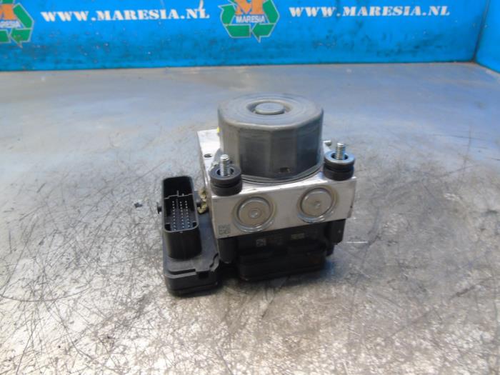 Used ABS pump Dacia Sandero II 0.9 TCE 12V Price € 157,50 Margin scheme offered by Maresia Auto Recycling B.V.