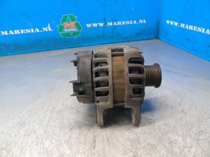 Begagnade Dynamo Renault Clio IV Estate/Grandtour (7R) 0.9 Energy TCE 90 12V Pris € 42,00 Marginaltabell erbjuds av Maresia Auto Recycling B.V.