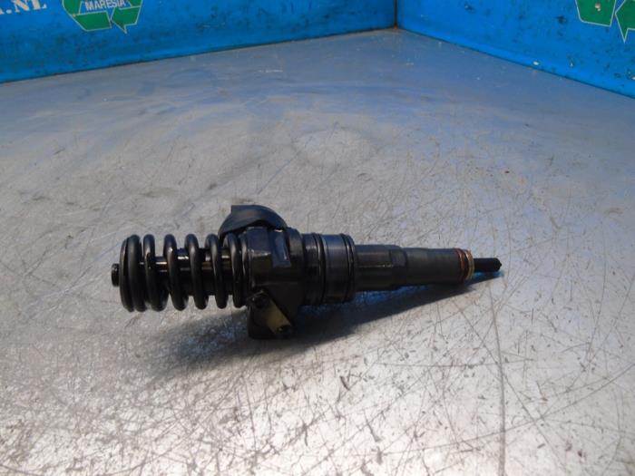 Usagé Injecteurs Volkswagen Caddy III (2KA,2KH,2CA,2CH) 1.9 TDI Prix € 52,50 Règlement à la marge proposé par Maresia Auto Recycling B.V.
