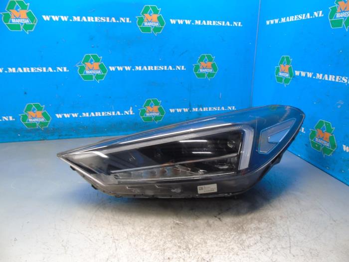 Używane Reflektor lewy Hyundai Tucson (TL) 1.6 T-GDi 16V 2WD Cena € 315,00 Procedura marży oferowane przez Maresia Auto Recycling B.V.