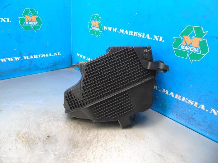Begagnade Luftfilterhus Renault Clio IV (5R) 0.9 Energy TCE 90 12V Pris € 47,25 Marginaltabell erbjuds av Maresia Auto Recycling B.V.