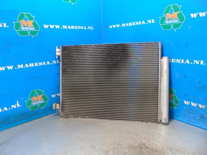 Usagé Radiateur clim Renault Captur I (2R) 0.9 Energy TCE 12V Prix € 42,00 Règlement à la marge proposé par Maresia Auto Recycling B.V.