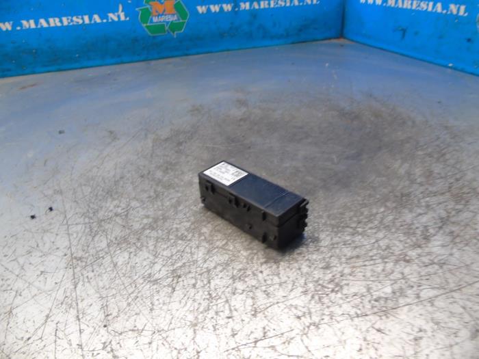 Używane Keyless Entry-Antena Ford Mondeo V Wagon 2.0 Hybrid 16V Cena € 21,00 Procedura marży oferowane przez Maresia Auto Recycling B.V.