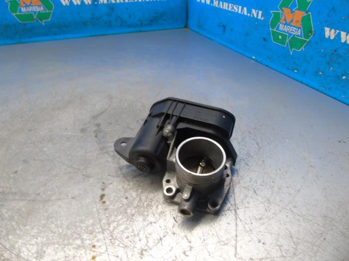 Gebrauchte Drosselklappengehäuse Peugeot 208 I (CA/CC/CK/CL) 1.2 Vti 12V PureTech 82 Preis € 42,00 Margenregelung angeboten von Maresia Auto Recycling B.V.