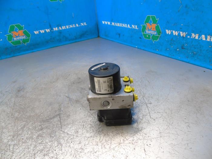 Begagnade ABS-pump Ford Focus 2 C+C 2.0 16V Pris € 73,50 Marginaltabell erbjuds av Maresia Auto Recycling B.V.