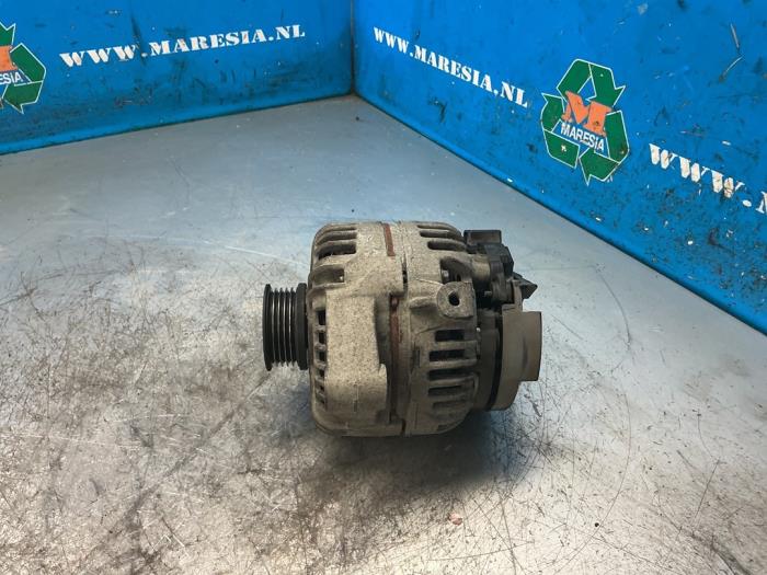 Begagnade Dynamo Opel Meriva (A) 1.6 16V Pris € 47,25 Marginaltabell erbjuds av Maresia Auto Recycling B.V.