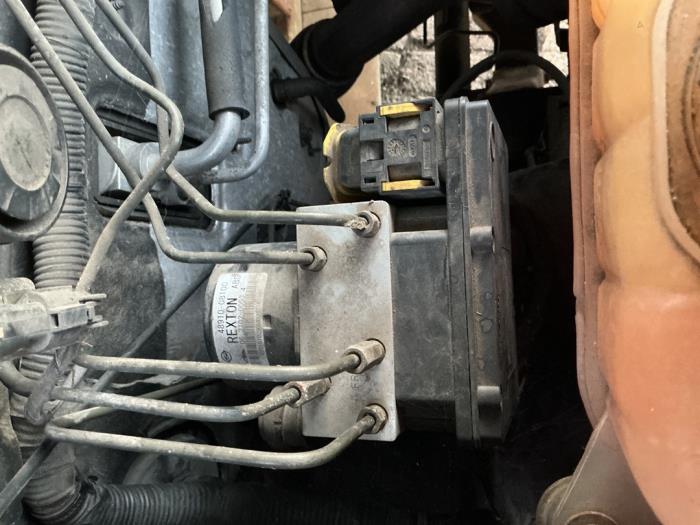 Gebrauchte ABS Pumpe Ssang Yong Rexton 2.7 Xdi RX/RJ 270 16V Preis auf Anfrage angeboten von Maresia Auto Recycling B.V.