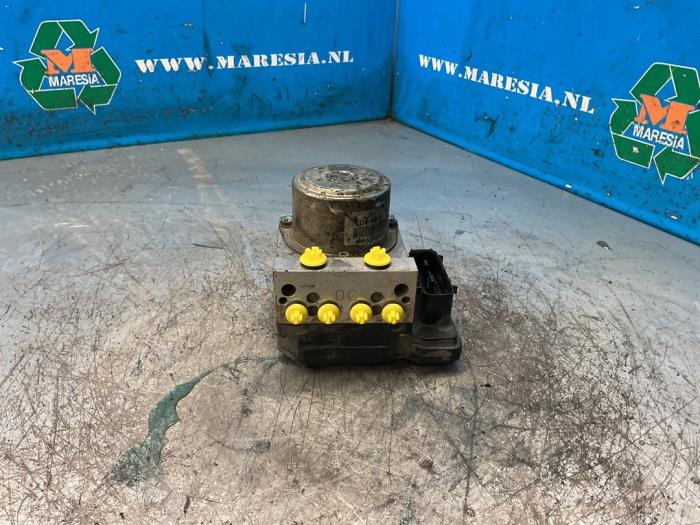 Begagnade ABS-pump Nissan Juke (F15) 1.5 dCi Pris € 157,50 Marginaltabell erbjuds av Maresia Auto Recycling B.V.