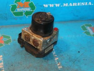 Begagnade ABS-pump Kia Carens II (FJ) 1.8i 16V Pris € 78,75 Marginaltabell erbjuds av Maresia Auto Recycling B.V.