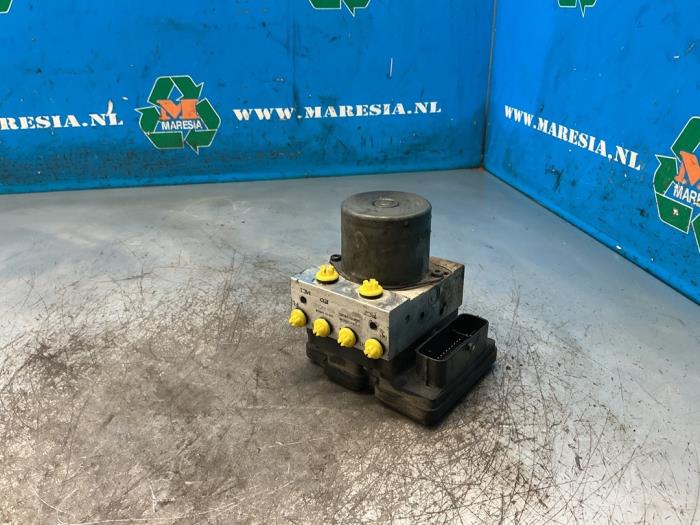 Begagnade ABS-pump Kia Cee'd (EDB5) 1.6 CRDi 16V Pris € 89,25 Marginaltabell erbjuds av Maresia Auto Recycling B.V.