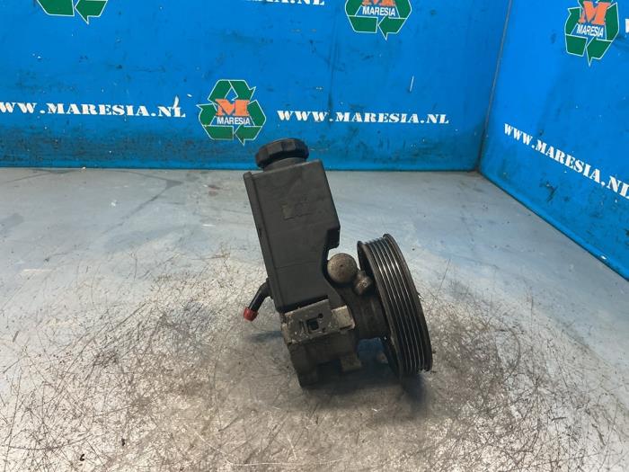 Usagé Pompe de direction Ssang Yong Rexton 2.7 Xdi RX/RJ 270 16V Prix € 63,00 Règlement à la marge proposé par Maresia Auto Recycling B.V.