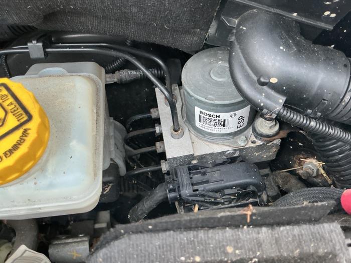 Używane Pompa ABS Alfa Romeo MiTo (955) 0.9 TwinAir Cena € 115,50 Procedura marży oferowane przez Maresia Auto Recycling B.V.