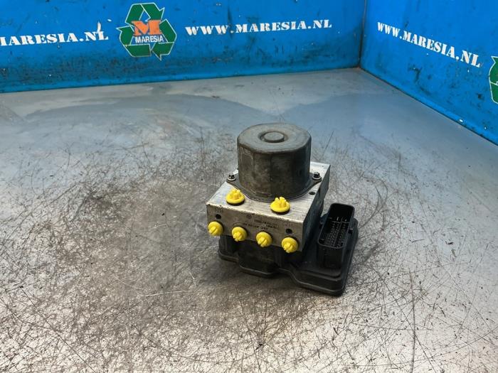 Begagnade ABS-pump Mercedes E (W212) E-200 2.0 Turbo 16V Pris € 157,50 Marginaltabell erbjuds av Maresia Auto Recycling B.V.