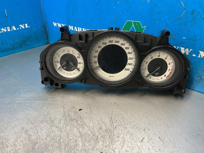 Begagnade Instrumentpanel Mercedes E (W212) E-200 2.0 Turbo 16V Pris € 262,50 Marginaltabell erbjuds av Maresia Auto Recycling B.V.