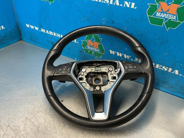 Begagnade Ratt Mercedes E (W212) E-200 2.0 Turbo 16V Pris € 157,50 Marginaltabell erbjuds av Maresia Auto Recycling B.V.