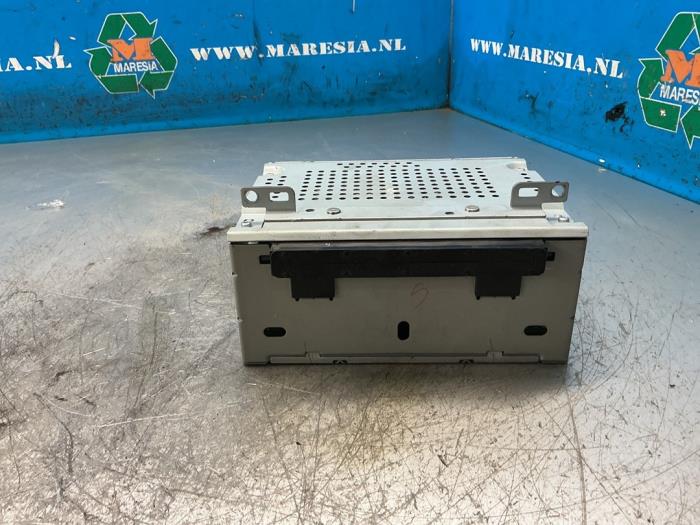 Używane Odtwarzacz CD Ford Transit Courier 1.5 TDCi 75 Cena € 131,25 Procedura marży oferowane przez Maresia Auto Recycling B.V.