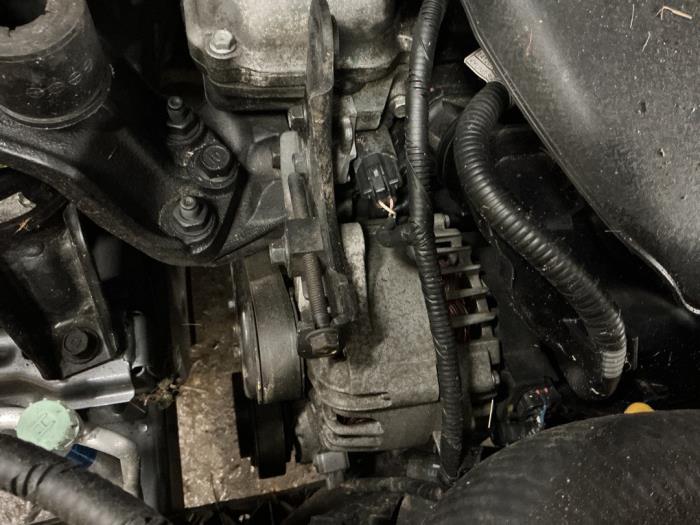 Begagnade Dynamo Hyundai iX35 (LM) 1.6 GDI 16V Pris € 52,50 Marginaltabell erbjuds av Maresia Auto Recycling B.V.