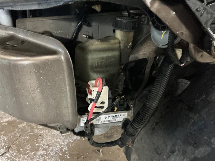 Usagé Pompe de direction Dacia Sandero II 0.9 TCE 12V Prix € 183,75 Règlement à la marge proposé par Maresia Auto Recycling B.V.