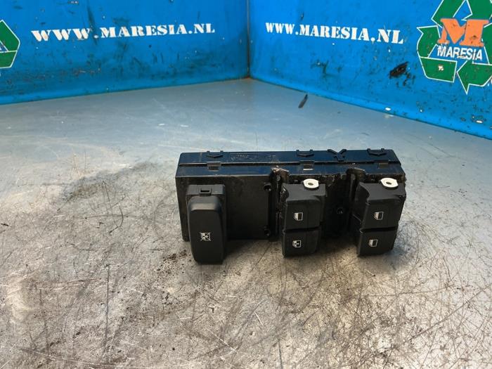 Usados Interruptor combinado de ventanillas Kia Rio IV (YB) 1.2 MPI 16V Precio € 63,00 Norma de margen ofrecido por Maresia Auto Recycling B.V.