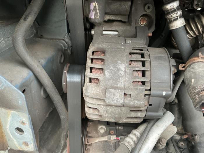 Gebrauchte Dynamo Opel Vivaro 2.0 CDTI Preis € 89,25 Margenregelung angeboten von Maresia Auto Recycling B.V.