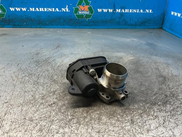 Gebrauchte Drosselklappengehäuse Peugeot 2008 (CU) 1.2 12V e-THP PureTech 110 Preis € 42,00 Margenregelung angeboten von Maresia Auto Recycling B.V.