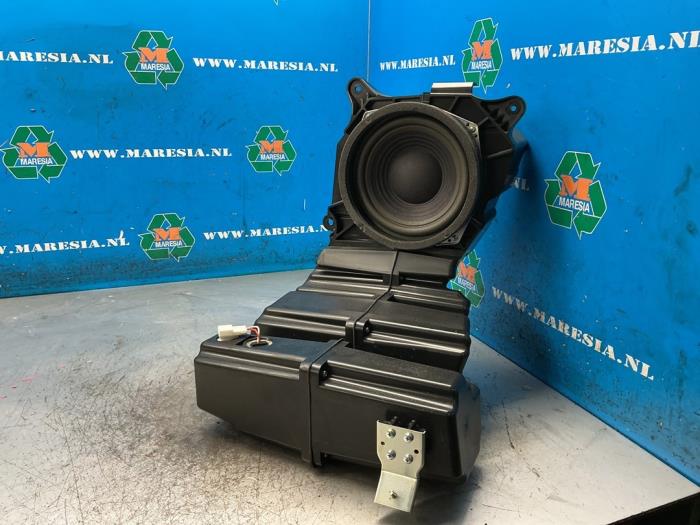 Używane Subwoofer Lexus RX (L1) 450h V6 24V VVT-i 4x4 Cena € 157,50 Procedura marży oferowane przez Maresia Auto Recycling B.V.