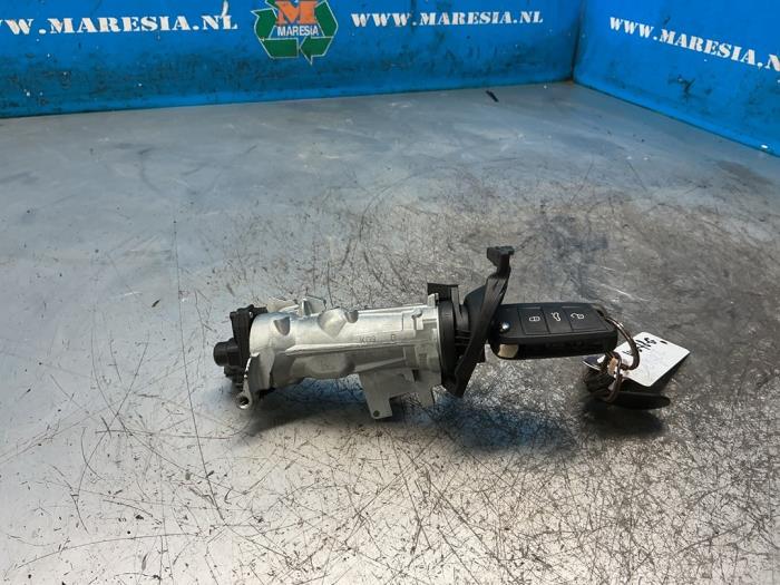 Używane Stacyjka + Kluczyk Seat Ibiza V (KJB) 1.0 TSI 12V Cena € 78,75 Procedura marży oferowane przez Maresia Auto Recycling B.V.