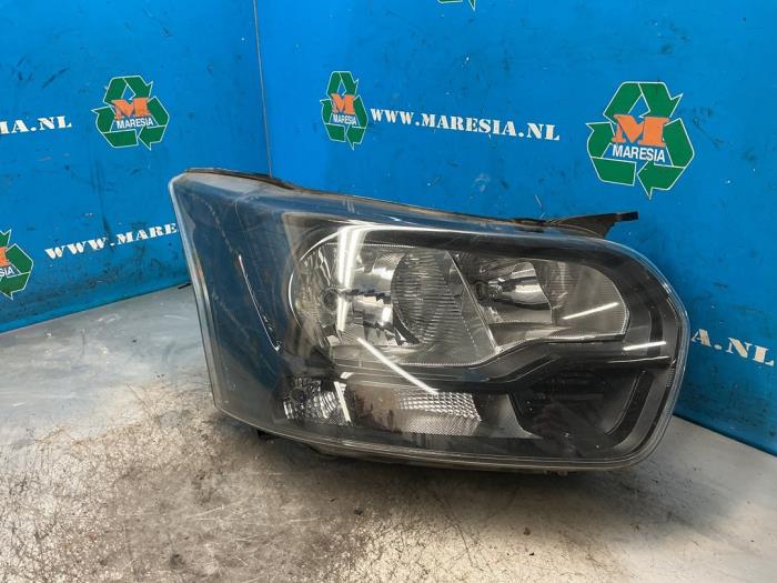 Używane Reflektor prawy Ford Transit 2.0 TDCi 16V Eco Blue 105 Cena € 105,00 Procedura marży oferowane przez Maresia Auto Recycling B.V.