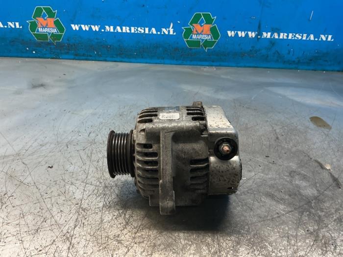 Begagnade Dynamo Daihatsu Terios (J2) 1.5 16V DVVT 4x4 Euro 4 Pris € 47,25 Marginaltabell erbjuds av Maresia Auto Recycling B.V.