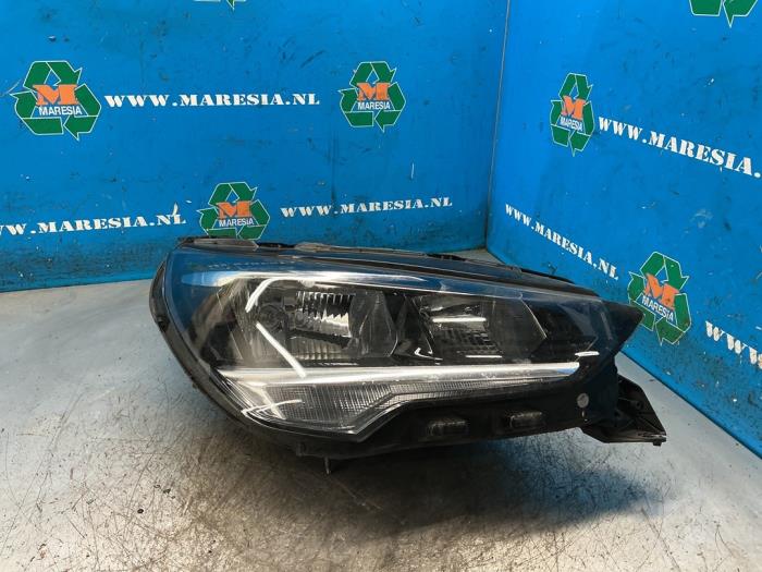Używane Reflektor prawy Opel Corsa F (UB/UH/UP) Electric, Corsa-e 50kWh Cena € 262,50 Procedura marży oferowane przez Maresia Auto Recycling B.V.