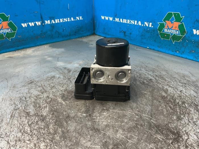 Used ABS pump Ford Focus 3 Wagon 1.0 Ti-VCT EcoBoost 12V 100 Price € 105,00 Margin scheme offered by Maresia Auto Recycling B.V.
