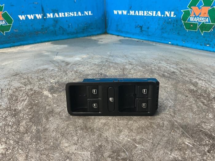 Usados Interruptor combinado de ventanillas Volkswagen Polo V (6R) 1.2 TSI Precio € 26,25 Norma de margen ofrecido por Maresia Auto Recycling B.V.