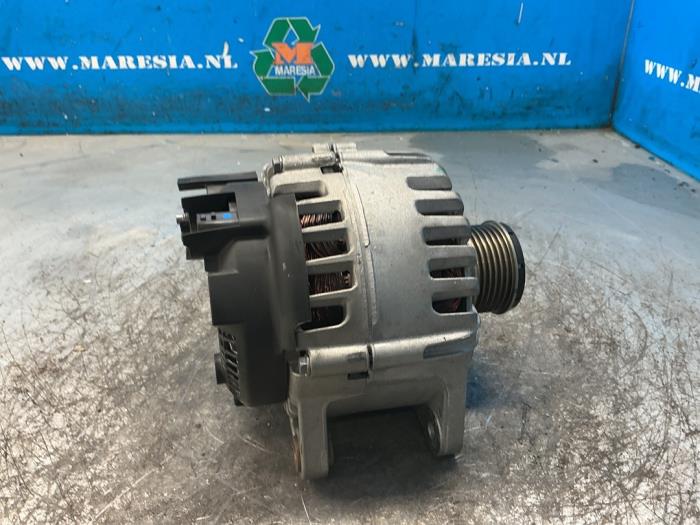Dynamo van een Renault Kangoo Express (RFK) 1.5 Blue dCi 75 2024