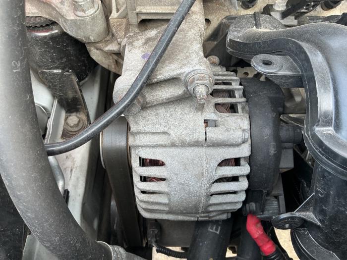 Begagnade Dynamo Ford Fiesta 6 (JA8) 1.25 16V Pris € 52,50 Marginaltabell erbjuds av Maresia Auto Recycling B.V.