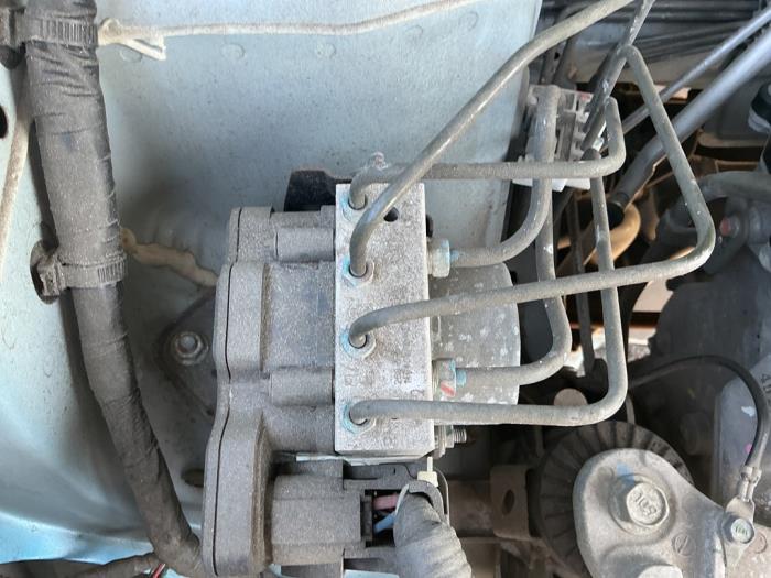 Usagé Pompe ABS Mitsubishi Space Star (A0) 1.0 12V Prix € 105,00 Règlement à la marge proposé par Maresia Auto Recycling B.V.