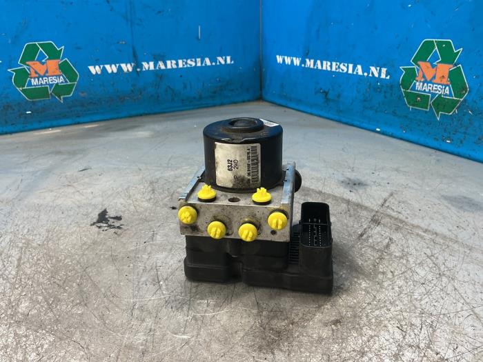 Used ABS pump Suzuki Swift (ZA/ZC/ZD1/2/3/9) 1.3 VVT 16V Price € 210,00 Margin scheme offered by Maresia Auto Recycling B.V.