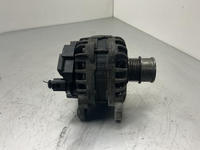 Dynamo from a Seat Ibiza ST (6J8) 1.0 EcoTSI 12V 2016