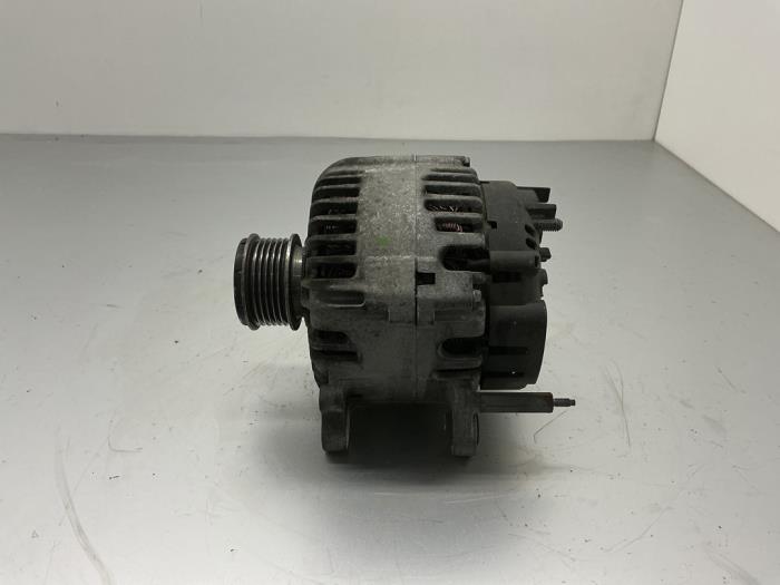 Usagé Dynamo Volkswagen Caddy III (2KA,2KH,2CA,2CH) 2.0 SDI Prix € 47,25 Règlement à la marge proposé par Maresia Auto Recycling B.V.