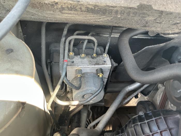 Używane Pompa ABS Nissan Micra (K13) 1.2 12V DIG-S Cena € 131,25 Procedura marży oferowane przez Maresia Auto Recycling B.V.
